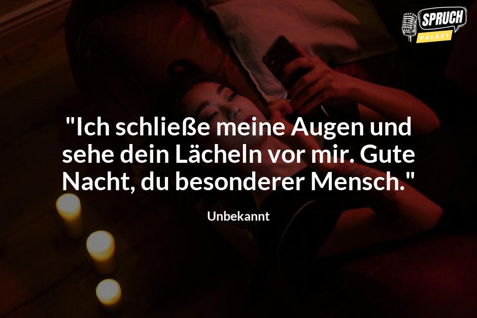 Bild mit dem Spruch"Ich schließe meine Augen und sehe dein Lächeln vor mir. Gute Nacht, du besonderer Mensch."